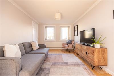 8 North Bughtlinrig, Edinburgh, EH12 8XY - image 2