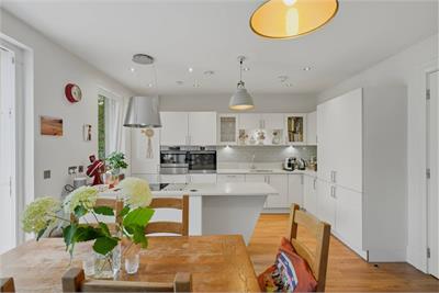 55 Larkfield Gardens, Edinburgh, EH5 3QB - image 7