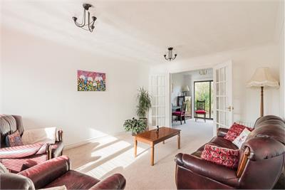 144 Hope Park Gardens, Bathgate, EH48 2QX - image 2