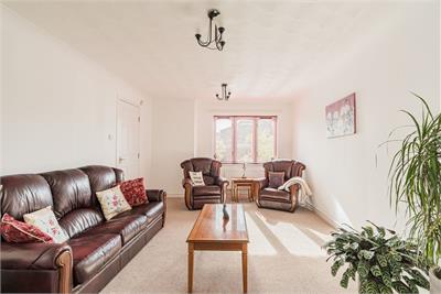 144 Hope Park Gardens, Bathgate, EH48 2QX - image 3