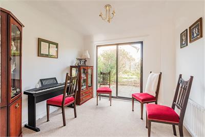 144 Hope Park Gardens, Bathgate, EH48 2QX - image 4