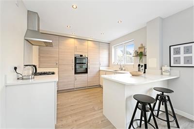 22 Poynters Road, Broxburn, EH52 5ED - image 3