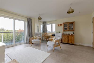 Flat 3, 55 Waterfront Avenue, Edinburgh, EH5 1JD - image 2