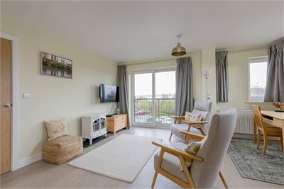 Flat 3, 55 Waterfront Avenue, Edinburgh, EH5 1JD - image 3