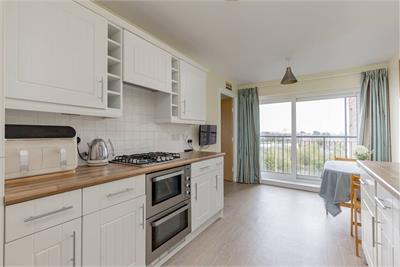 Flat 3, 55 Waterfront Avenue, Edinburgh, EH5 1JD - image 4