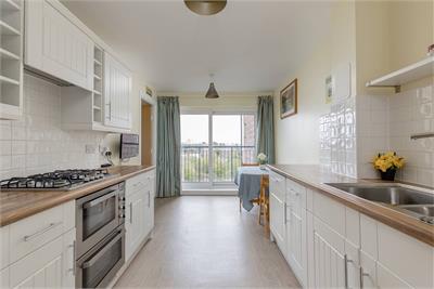 Flat 3, 55 Waterfront Avenue, Edinburgh, EH5 1JD - image 5