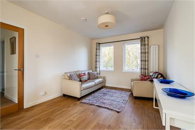 17/3 Sandport, Edinburgh, EH6 6PL - image 2
