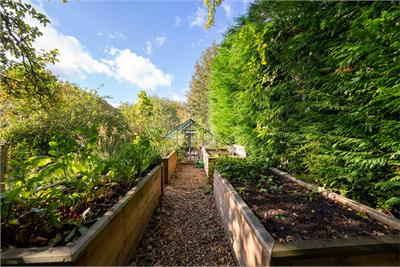 Minchview, 13 Park Avenue, Walkerburn, EH43 6AN - image 35