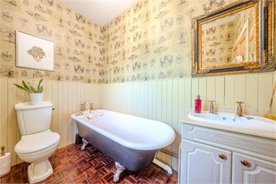Minchview, 13 Park Avenue, Walkerburn, EH43 6AN - image 9
