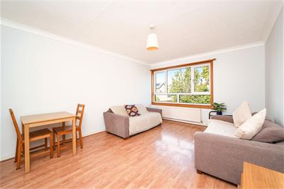 92 Stuart Crescent, Edinburgh, EH12 8XT - image 2