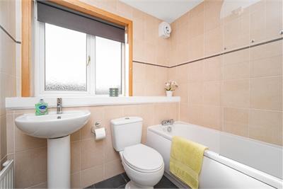 92 Stuart Crescent, Edinburgh, EH12 8XT - image 11