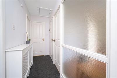 92 Stuart Crescent, Edinburgh, EH12 8XT - image 13