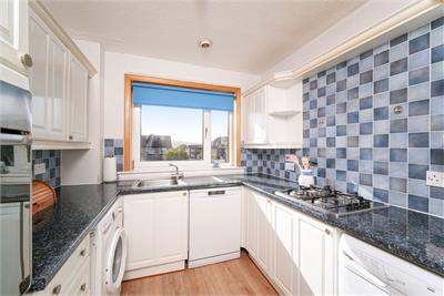 92 Stuart Crescent, Edinburgh, EH12 8XT - image 4