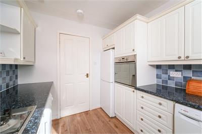 92 Stuart Crescent, Edinburgh, EH12 8XT - image 6