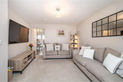 36 Elm Park, Hill Of Beath, KY4 8FA - image 2