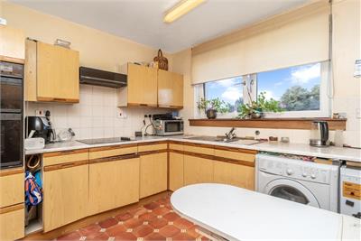 70/5 Logie Green Road, Edinburgh, EH7 4HQ - image 4