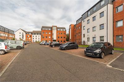 13/2 Ferry Gait Crescent, Edinburgh, EH4 4GS - image 11