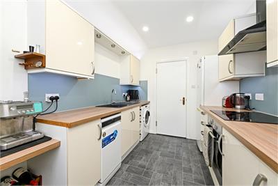 31/2 Sinclair Place, Gorgie, Edinburgh, EH11 1AN - image 8