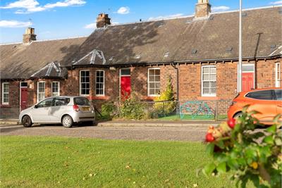 27 The Square, Newtongrange, Dalkeith, EH22 4PY - image 1