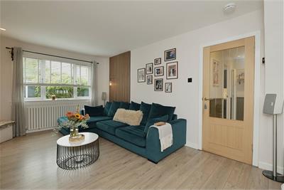 21 Almond Green, East Craigs, Edinburgh, EH12 8UA - image 4