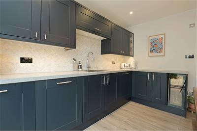 21 Almond Green, East Craigs, Edinburgh, EH12 8UA - image 9