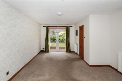 13 Leuchatsbeath Drive, Cowdenbeath, KY4 9SE - image 4