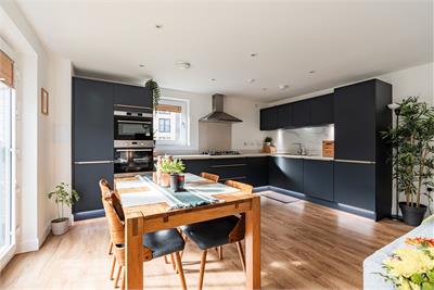 10/3 Firecrest Cruik, Edinburgh, EH4 8GW - image 7