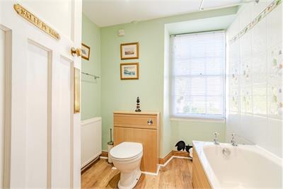 33 Castle Street, Duns, TD11 3DG - image 11