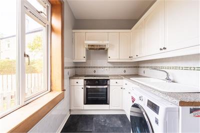 35 Broomside Terrace, Edinburgh, EH12 7LZ - image 4