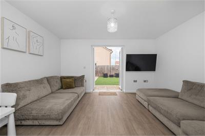 11 Curlew Way, Inverkeithing, KY11 1FF - image 2