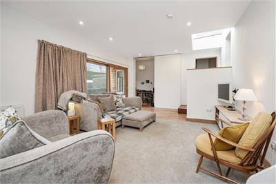 33 Waverley Crescent, Bonnyrigg, Midlothian EH19 3BJ - image 2