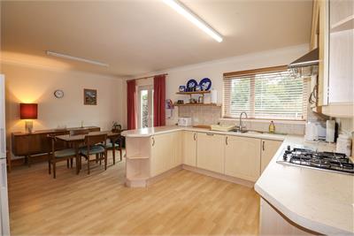 8 Broom Drive, Dalbeattie, DG5 4RB - image 5