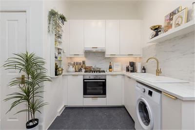 32 (flat 2), Buchanan Street, Leith, Edinburgh, EH6 8RE - image 3