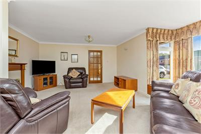 11 Newmills Grove, Balerno, Edinburgh, EH14 5SY - image 2