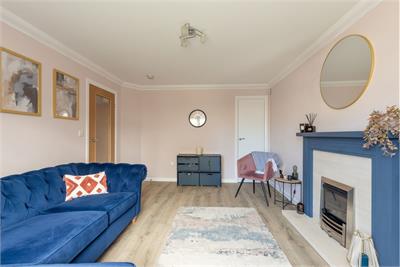 28 Balcomie Gardens, Kirkliston, EH29 9GD - image 3