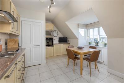 16A/2 Corrennie Gardens, Morningside, Edinburgh, EH10 6DG - image 5