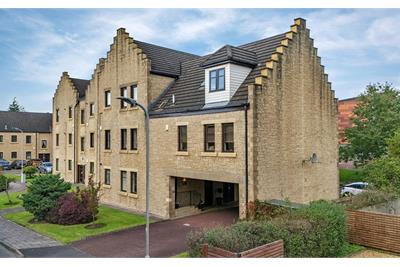 35 Weirs Gate, Strathaven, ML10 6LD - image 1