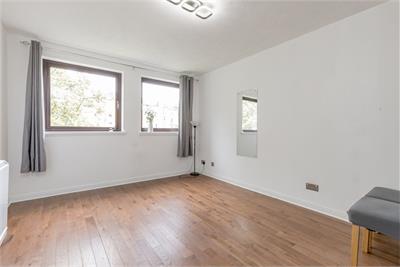 4/5 New Johns Place, Edinburgh, EH8 9XH - image 2