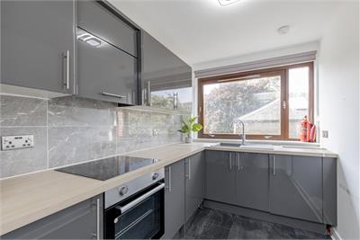 4/5 New Johns Place, Edinburgh, EH8 9XH - image 2