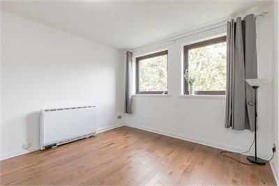 4/5 New Johns Place, Edinburgh, EH8 9XH - image 4