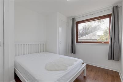 4/5 New Johns Place, Edinburgh, EH8 9XH - image 5