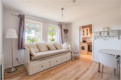 9 Maryfield Park, Livingston, EH53 0SB - image 2