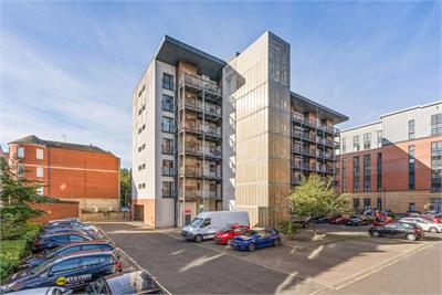 Flat 3, 3 Salamander Court, Leith, EH6 7JE - image 1