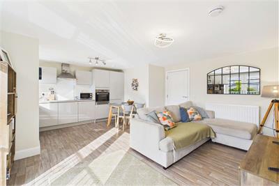 Flat 3 20, Ashley Place, Edinburgh, EH6 5GB - image 2