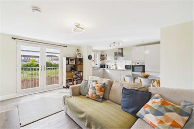 Flat 3 20, Ashley Place, Edinburgh, EH6 5GB - image 2