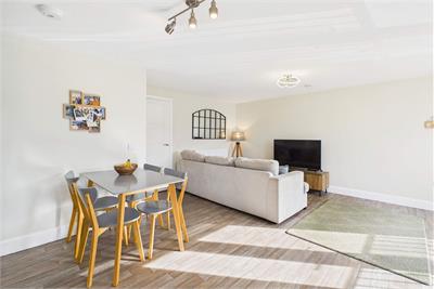 Flat 3 20, Ashley Place, Edinburgh, EH6 5GB - image 3