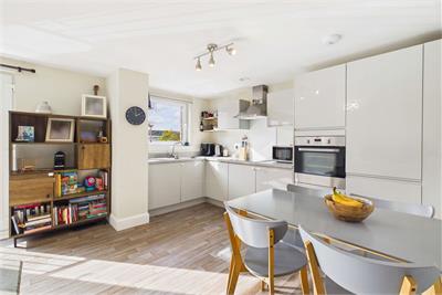 Flat 3 20, Ashley Place, Edinburgh, EH6 5GB - image 5