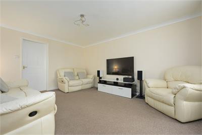 36 Dover Heights, Dunfermline, KY11 8HS - image 2