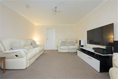 36 Dover Heights, Dunfermline, KY11 8HS - image 3