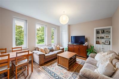 15/5 Warriston Road, Canonmills, Edinburgh, EH7 4HN - image 2